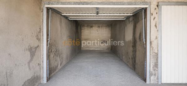 Vente
                Parking / box12 m² - LA ROCHE SUR YON (85000)