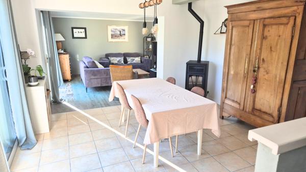 Saint-Yvi (29140) SAINT YVI - Maison de 2001 de 6 pièces principales sur 722 m² de terrain