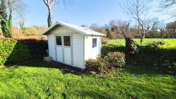 Saint-Yvi (29140) SAINT YVI - Maison de 2001 de 6 pièces principales sur 722 m² de terrain