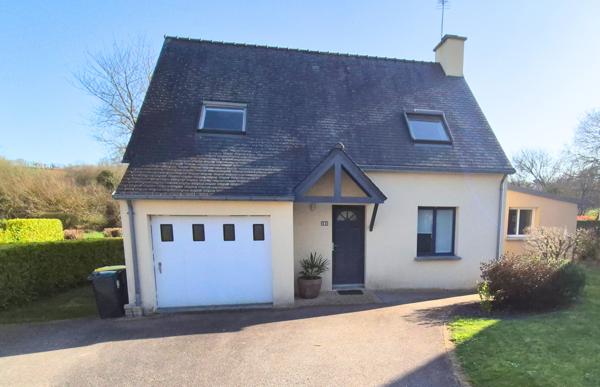 Saint-Yvi (29140) SAINT YVI - Maison de 2001 de 6 pièces principales sur 722 m² de terrain