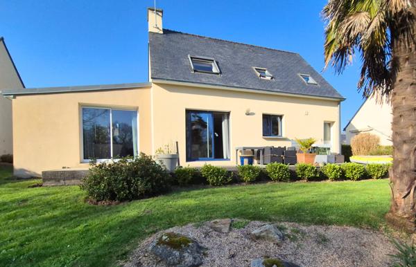 Saint-Yvi (29140) SAINT YVI - Maison de 2001 de 6 pièces principales sur 722 m² de terrain