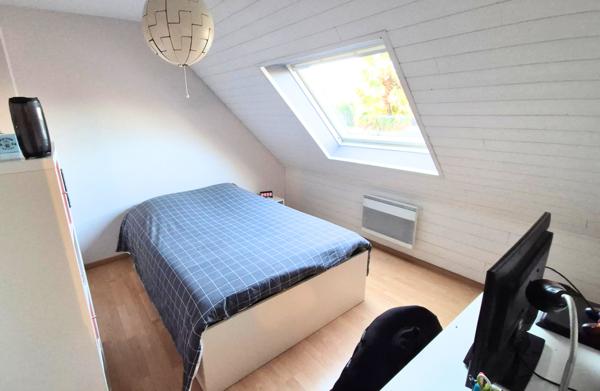 Saint-Yvi (29140) SAINT YVI - Maison de 2001 de 6 pièces principales sur 722 m² de terrain