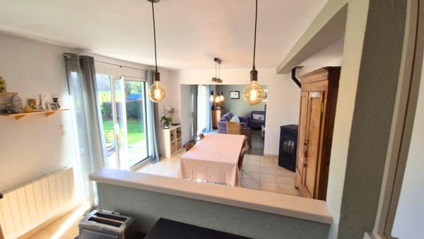 Saint-Yvi (29140) SAINT YVI - Maison de 2001 de 6 pièces principales sur 722 m² de terrain