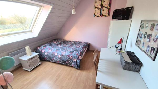 Saint-Yvi (29140) SAINT YVI - Maison de 2001 de 6 pièces principales sur 722 m² de terrain