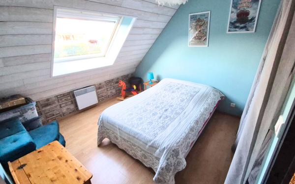 Saint-Yvi (29140) SAINT YVI - Maison de 2001 de 6 pièces principales sur 722 m² de terrain