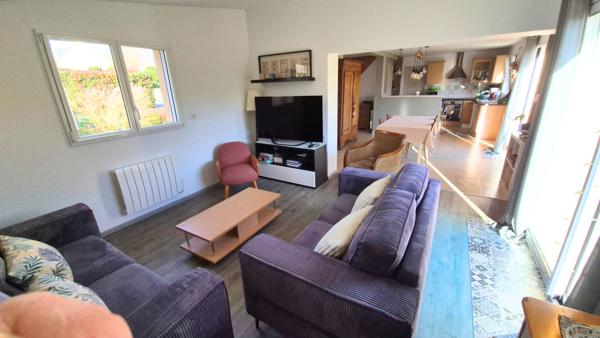 Saint-Yvi (29140) SAINT YVI - Maison de 2001 de 6 pièces principales sur 722 m² de terrain