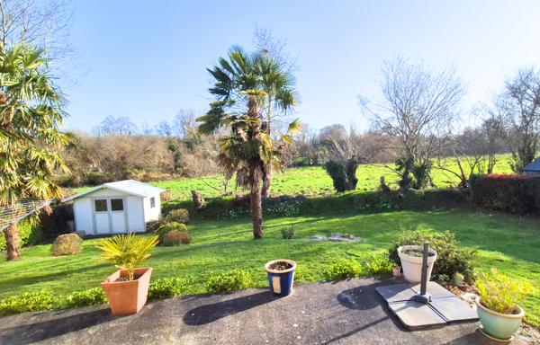 Saint-Yvi (29140) SAINT YVI - Maison de 2001 de 6 pièces principales sur 722 m² de terrain