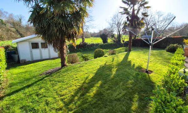 Saint-Yvi (29140) SAINT YVI - Maison de 2001 de 6 pièces principales sur 722 m² de terrain