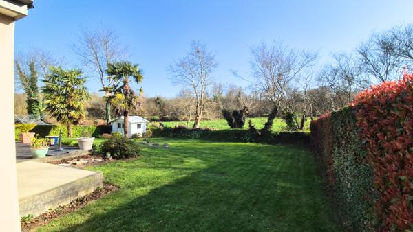 Saint-Yvi (29140) SAINT YVI - Maison de 2001 de 6 pièces principales sur 722 m² de terrain