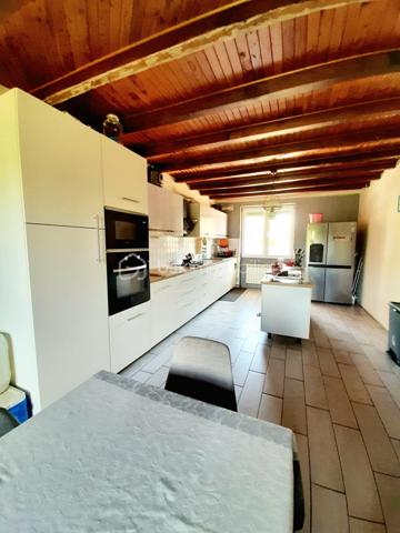 Maison de village de 202 m²