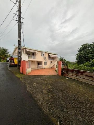 Un bien rare offrant 3 logements indépendants et un véritable potentiel locatif.