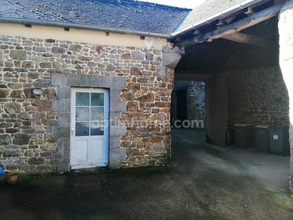 Immeuble et maisons en pierre à vendre (35)