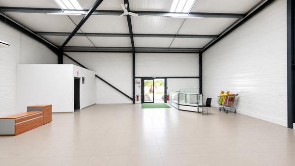 LOCAL COMMERCIAL / ARTISANAL 309 m² – DPE A – Construction 2019 - Saint-Seurin-sur-l'Isle (33660)