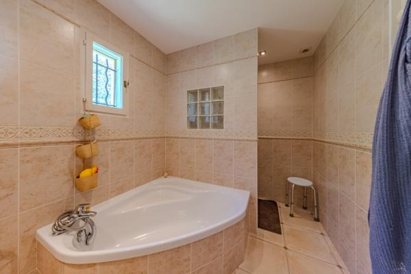 Saturargues (34400) Villa 6 pièces 161 m² L'Atelier de l'Immo - Votre Havre de Paix Familial à Saturargues !