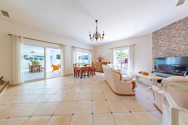 Saturargues (34400) Villa 6 pièces 161 m² L'Atelier de l'Immo - Votre Havre de Paix Familial à Saturargues !