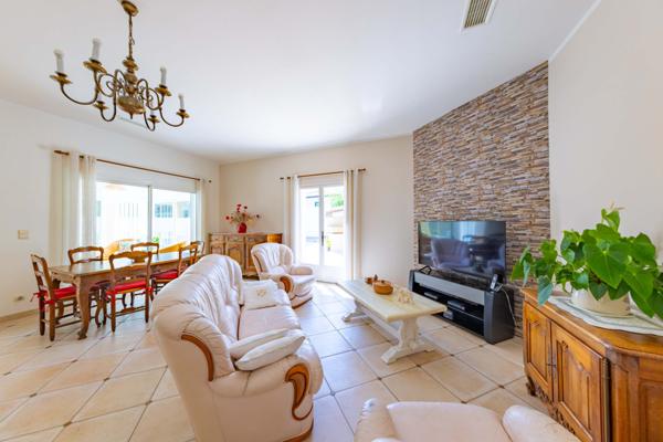 Saturargues (34400) Villa 6 pièces 161 m² L'Atelier de l'Immo - Votre Havre de Paix Familial à Saturargues !