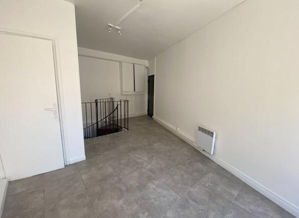 Bureau
         2 pièces
        - 25 m² 108 000 € *