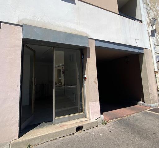 Bureau
         2 pièces
        - 25 m² 108 000 € *