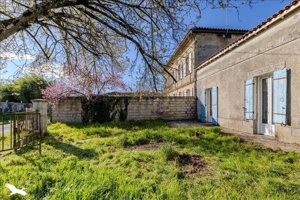 Maison à vendre |  Coutras |  9 pièces | 204 m²