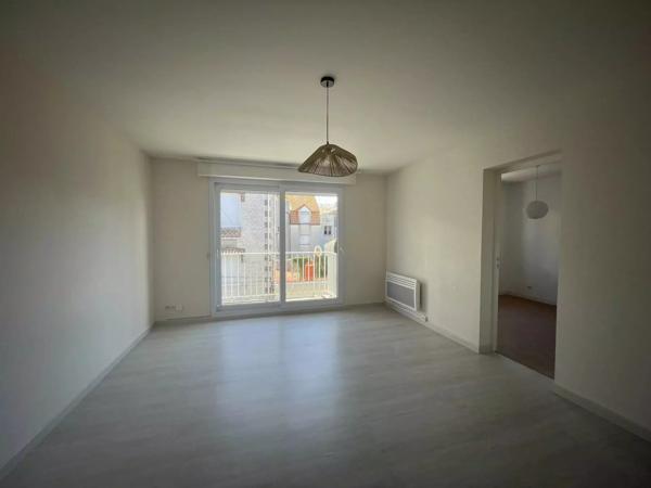 Appartement 2 chambres, balcon, garage