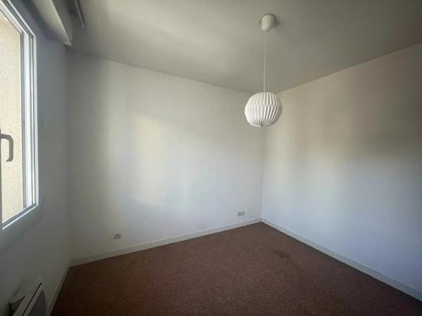 Appartement 2 chambres, balcon, garage