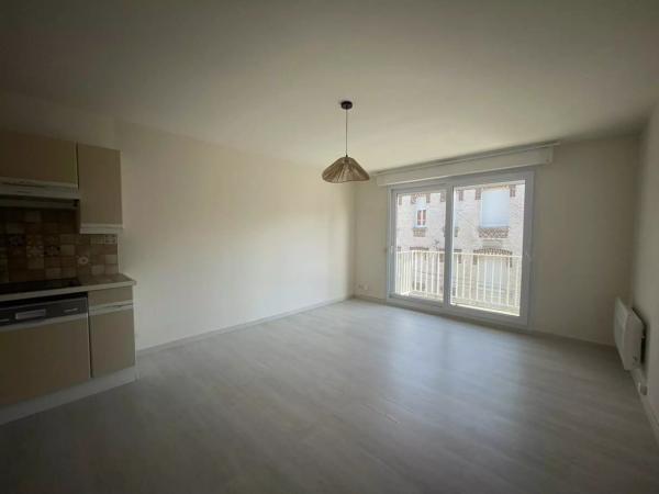 Appartement 2 chambres, balcon, garage