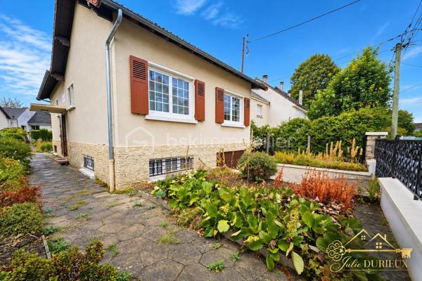 📍 Emplacement du pavillon :
Situé dans une zone pavillonnaire, au calme. A proximité de toutes commodités : écoles, commerces, transports et axes routiers

👉 Rez-de-chaussée :
- Une entrée avec placard
- Pièce à vivre avec cheminée insert
- Cuisine séparée non-équipée
- Deux chambres
- Une salle d'eau et un WC séparé

🛏️ L'étage reste aménageable pour une grande pièce supplémentaire

🌳 Partie extérieure :
- Balcon surplombant le jardin
- Un cabanon

🏠 Sous-sol total :
- Une buanderie
- Double garage
- Une pièce pouvant servir de 3ème chambre ou bureau
- Une cave

Le tout édifié sur une parcelle totale de 353m²

✅ Informations complémentaires : Huisseries en double vitrage PVC - Toiture en bon état - Système de chauffage : Bois + gaz - Une partie en volets roulants électriques - Fibre OK - DPE F