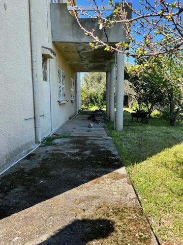 Cap sud - Maison indépendante comprenant 2 logements et 2 garages