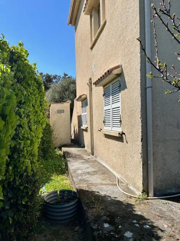 Cap sud - Maison indépendante comprenant 2 logements et 2 garages