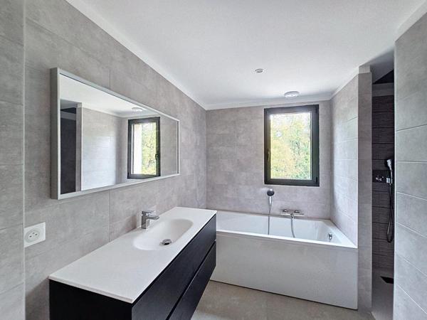 MAISON CONTEMPORAINE NEUVE 4 PIECES 113 M2 jumelée avec terrain de 460 M2