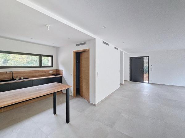 MAISON CONTEMPORAINE NEUVE 4 PIECES 113 M2 jumelée avec terrain de 460 M2