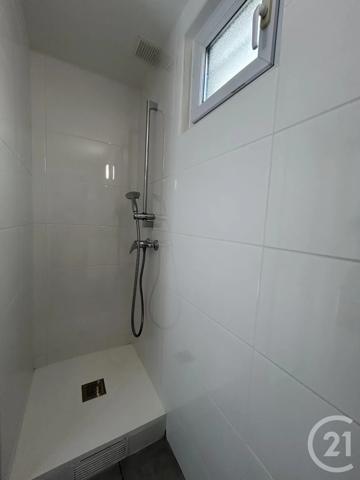 Immeuble à vendre  78,65 m 2   AVON  - 77