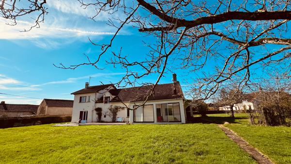 Island (89200) Longère bourguignonne située dans le secteur d' ISLAND au prix de 246 100 €.