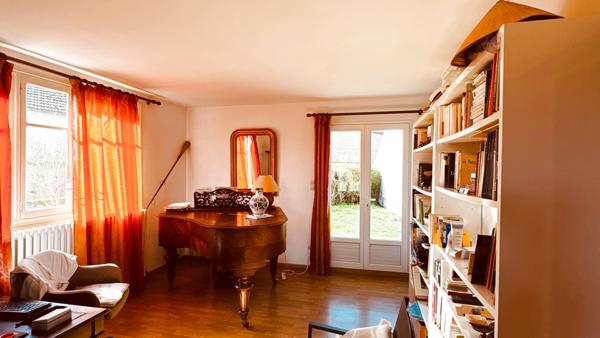 Island (89200) Longère bourguignonne située dans le secteur d' ISLAND au prix de 246 100 €.