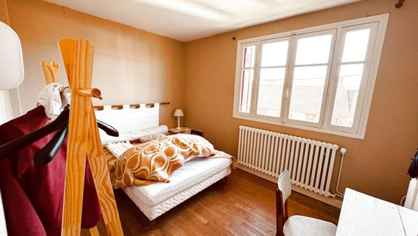 Island (89200) Longère bourguignonne située dans le secteur d' ISLAND au prix de 246 100 €.