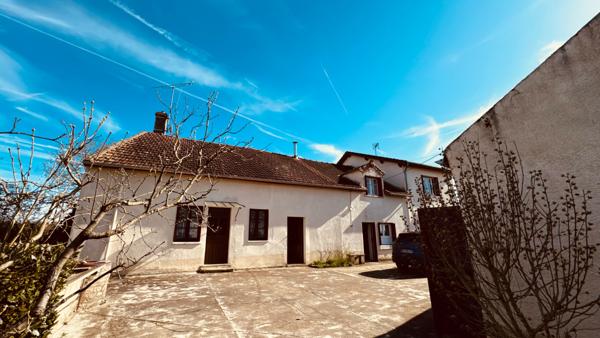 Island (89200) Longère bourguignonne située dans le secteur d' ISLAND au prix de 246 100 €.