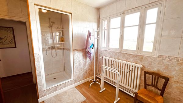 Island (89200) Longère bourguignonne située dans le secteur d' ISLAND au prix de 246 100 €.