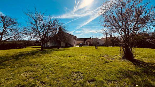 Island (89200) Longère bourguignonne située dans le secteur d' ISLAND au prix de 246 100 €.