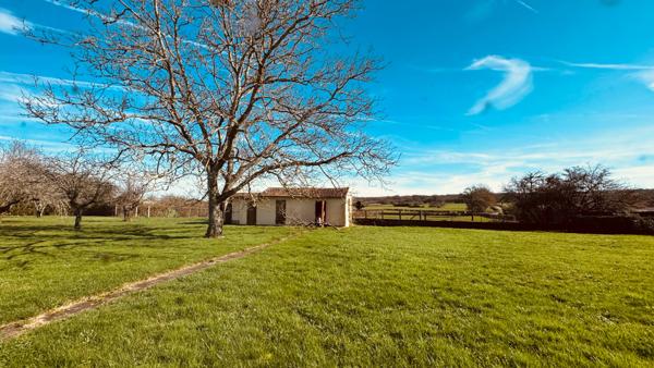 Island (89200) Longère bourguignonne située dans le secteur d' ISLAND au prix de 246 100 €.