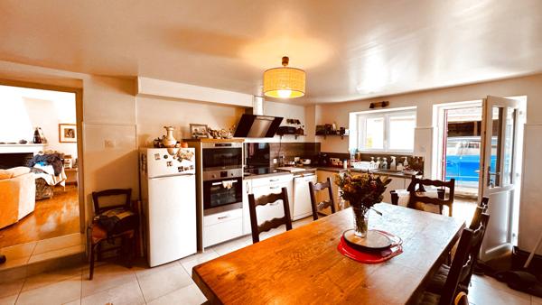 Island (89200) Longère bourguignonne située dans le secteur d' ISLAND au prix de 246 100 €.