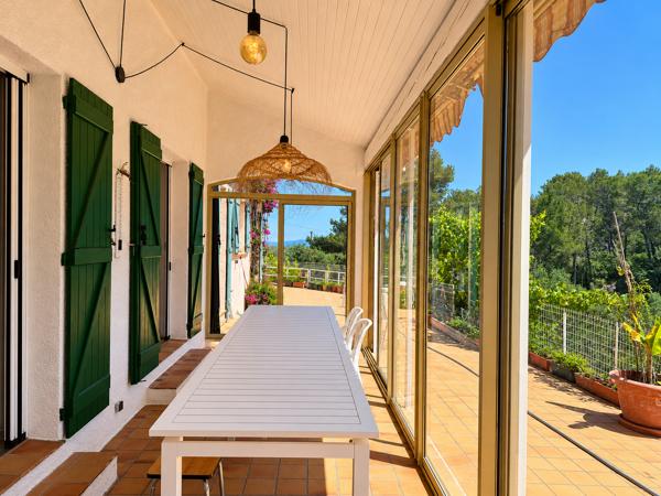 Maison
         7 pièces
        - 198 m² Exclusivité 599 000 € *