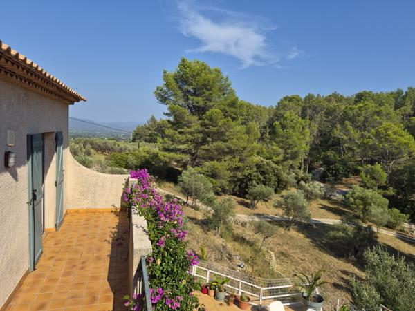 Maison
         7 pièces
        - 198 m² Exclusivité 599 000 € *