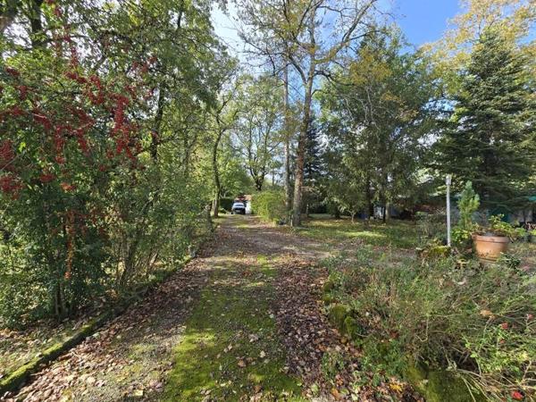 Terrain à vendre |  Saint-Germain-de-Lusignan |  2555 m²