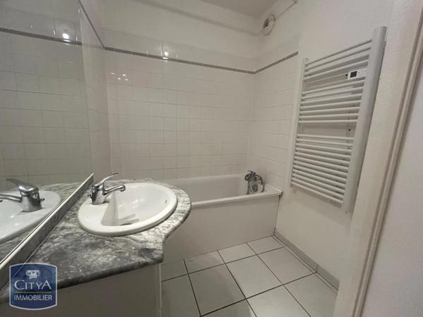 Appartement à louer 2 pièces 43.06m² Saint-Pierre-des-Corps (37700)