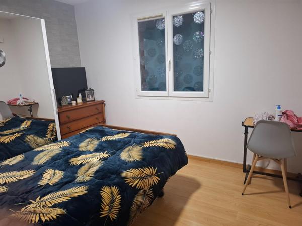 Belle maison de 188 m2 idéal pour famille ou activité libéral le plus une annexe de 70 m2 un terrain en partie constructible a voir rapidement.