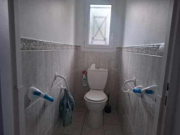 Belle maison de 188 m2 idéal pour famille ou activité libéral le plus une annexe de 70 m2 un terrain en partie constructible a voir rapidement.