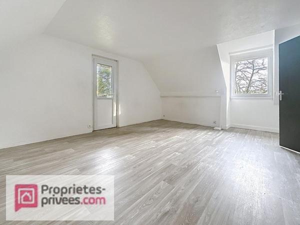 Grande maison familiale aux portes de Lisieux, dans un environnement boisé