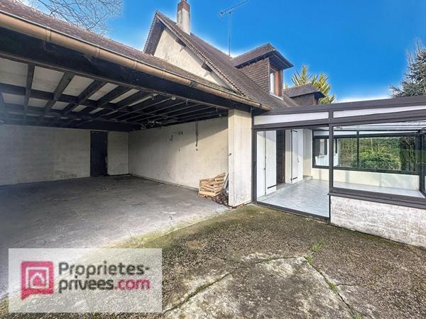 Grande maison familiale aux portes de Lisieux, dans un environnement boisé