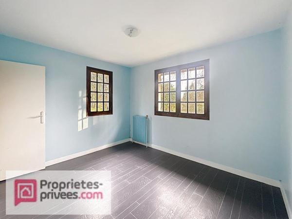 Grande maison familiale aux portes de Lisieux, dans un environnement boisé