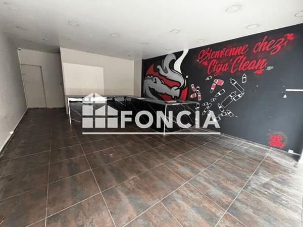 Location Local commercial 3 pièces 70.2 m² - 102 RUE JEAN JAURES Roanne 42300